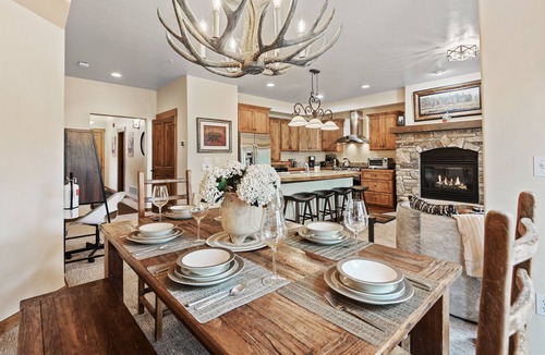 Bear Crossing House | Luxury Villa 835 I Private Hot Tub I Great Views I Best Price I Discounted Attractions