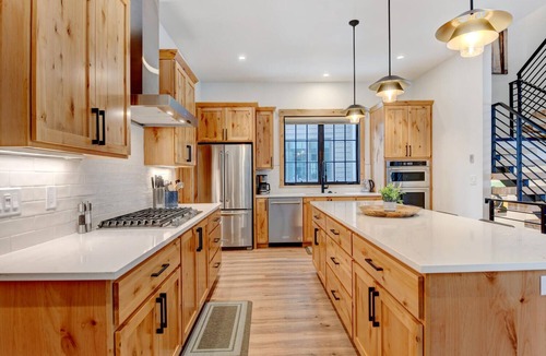 Old Town House | Luxury Villa 85 I Hot Tub I Rooftop Lounge I Great Views I Best Price I Discounted Attractions