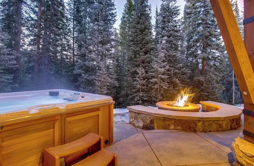 Boulder Ridge House | Luxury W/Mountain Views + Hot Tub + Close to skiing - Rocky Mountain Lodge