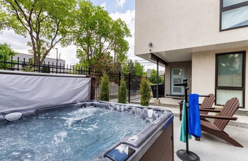Highland Apartment | LuxuryDenver 750 Sq. Ft. Private Suite + Hot Tub - Downtown Denver