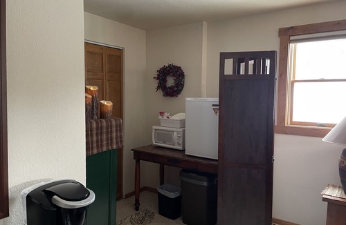 Fraser Apartment | Madge’s Studio - Pets Welcome