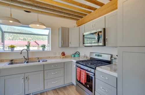 Ridgway House | Magnificent Ouray Home w/Deck & Mountain Views!