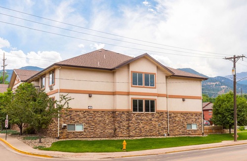 Manitou Springs Hotel | Magnuson Grand Pikes Peak