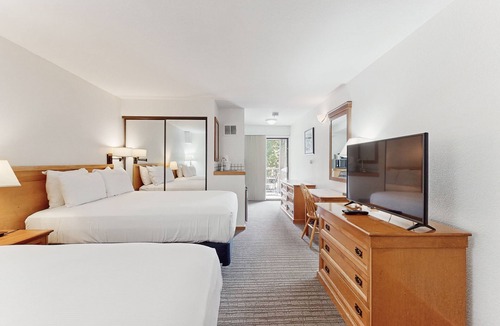 West End Cabin | Main St. room - pool & hot tub - walk to lifts, dog-friendly, balcony