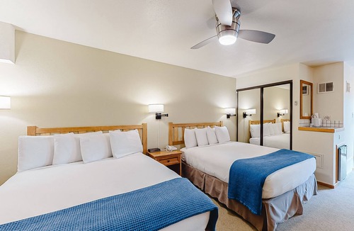 West End Cabin | Main Street gem - pool & hot tub - walk to lifts, dog-friendly, balcony