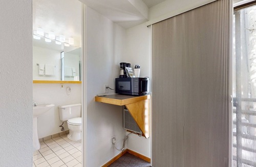 West End Cabin | Main Street gem - pool & hot tub - walk to lifts, dog-friendly, second floor
