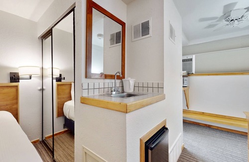 West End Cabin | Main Street stay - pool & hot tub - walk to lifts, dog-friendly, ground-floor