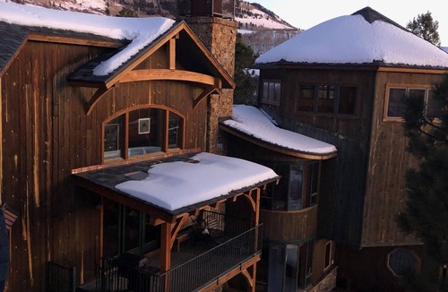 Placerville House | Majestic Mountain Escape