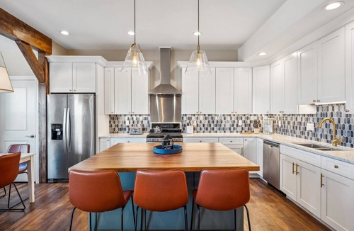 Castle Rock House | MAJESTIC SUNSET RETREAT - BREATHTAKING MOUNTAIN VIEWS!