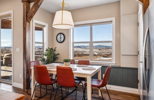Castle Rock House | MAJESTIC SUNSET RETREAT - BREATHTAKING MOUNTAIN VIEWS!