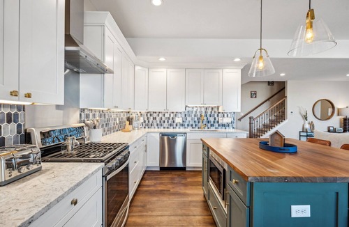 Castle Rock House | MAJESTIC SUNSET RETREAT - BREATHTAKING MOUNTAIN VIEWS!