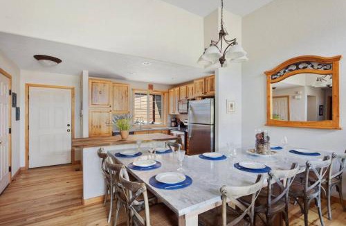 Rendezvous House | Majestic Views - Steps to the Trails!