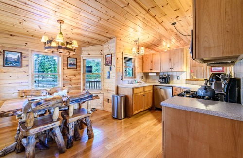 Valley of the Sun House | Major Views, Hot Tub, Games, Mountain Setting