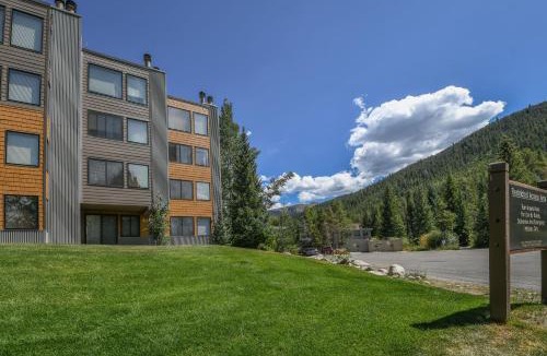 Lakeside Village House | Mall 1421 by SummitCove Lodging