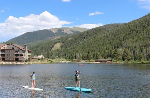 Lakeside Village House | Mall 1423 by SummitCove Lodging