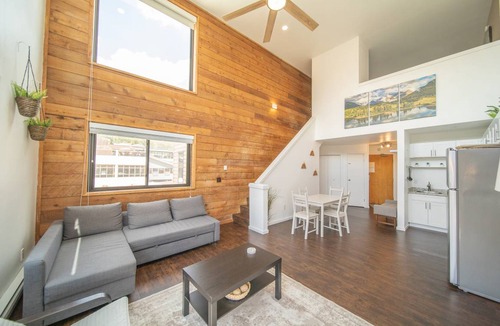 Lakeside Village Condo | Mall 1423