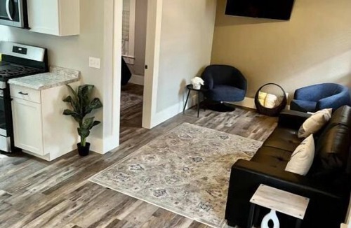Manitou Springs Historic District Apartment | Manitou Apartment 2B