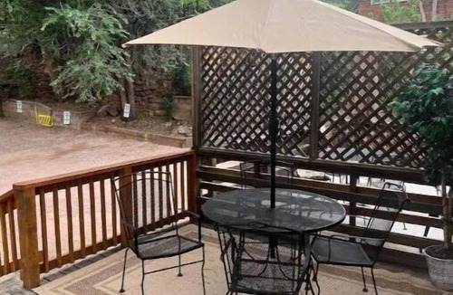 Manitou Springs Historic District Apartment | Manitou Apartment 2B