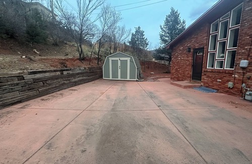 Manitou Springs House | Manitou Midcentury with great location