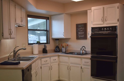 Manitou Springs House | Manitou Springs & Old Colorado City, Spacious, WiFi, Cable, AC, Garage