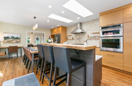 Martinez Park House | Maple Courtyard | Old Town w/King Suite & Piano