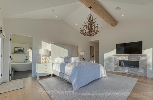 Red Mountain House | MARFIL 4-Story Away-From-It-All Mountain Top Oasis