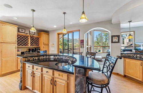 The Highlands House | Massive Breckenridge Estate: Game Room & Hot Tub!