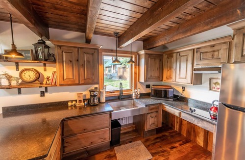 South Fork Cabin | Max's Cabin at Tiny Timbers Resort and Spa!