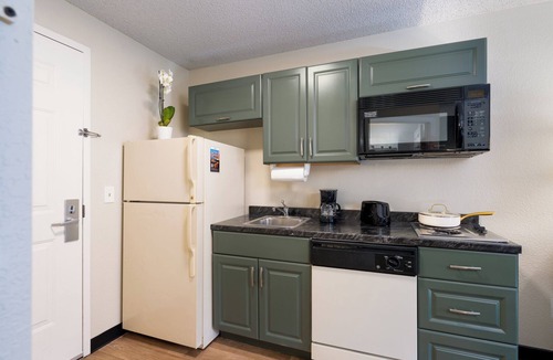 Northeast Colorado Springs Hotel | MCM Elegante Suites