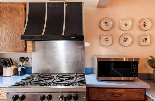 Pine Cabin | Meadow Creek Lodge: Historic Hillside Retreat