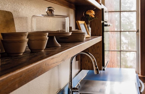 Pine Cabin | Meadow Creek Lodge: Historic Hillside Retreat