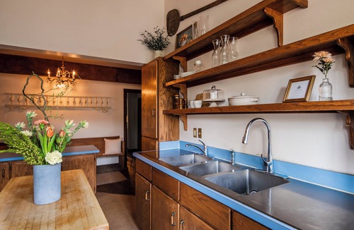 Pine Cabin | Meadow Creek Lodge: Historic Hillside Retreat