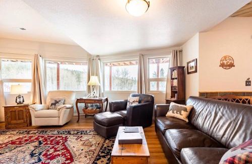 Black Hawk Apartment | Meandering Moose Apartment Vacation Rental