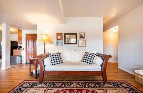 Black Hawk Apartment | Meandering Moose Apartment Vacation Rental