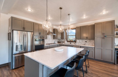 Frisco House | Mega Mountain Retreat- Space, Best Views, Walk to Town!