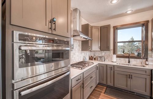Frisco House | Mega Mountain Retreat- Space, Best Views, Walk to Town!