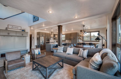 Frisco House | Mega Mountain Retreat- Space, Best Views, Walk to Town!
