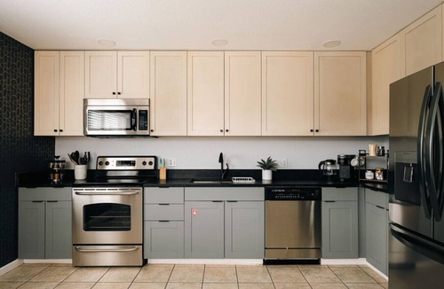 Barths House | Mid-Century Gem | 3BR | Hot Tub | Close to Denver
