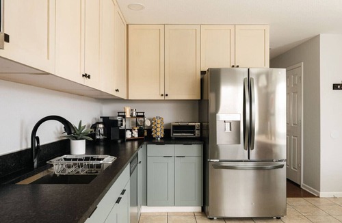 Barths House | Mid-Century Gem | 3BR | Hot Tub | Close to Denver