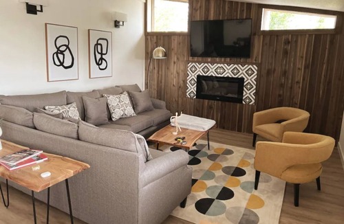 Harvey Park House | Mid-century modern style home in Harvey Park