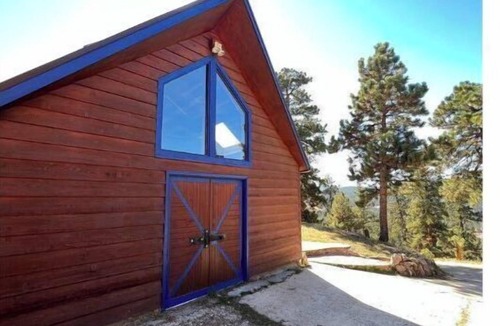 Evergreen Meadows House | Mid Century Mountain Cottage