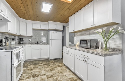 Southeast Colorado Springs House | Mid-Landing Inn