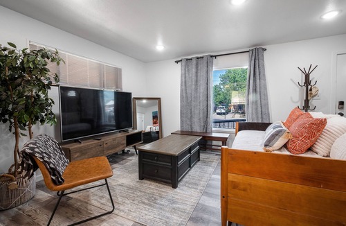 Dupont House | Mile High Haven - Pet Friendly Home Minutes to Boulder and DT Denver
