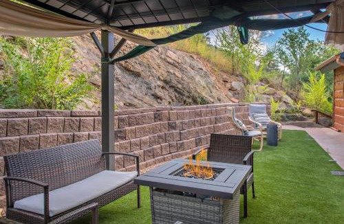 Glenwood Springs Ski Chalet | Million Dollar Castle Walk to downtown Glenwood and HotSprings