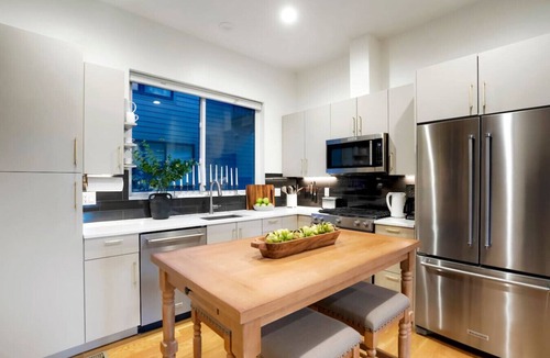 Golden House | Million $ Rooftop MTN Views -2 King Beds-DT Golden
