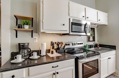 Mobile Apartment | Mins from Downtown & Dining, Dauphin Darling 2
