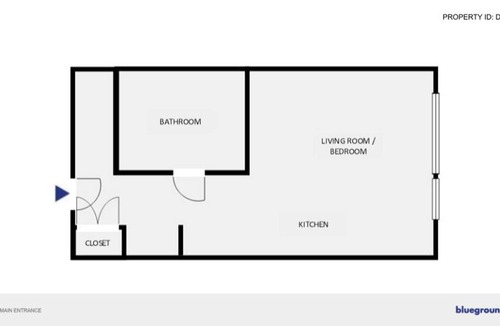 River North Art District Apartment | Mod RiNo Studio w/ Gym, Roof Deck, in Brewery District, by Blueground