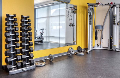 River North Art District Apartment | Mod RiNo Studio w/ Gym, Roof Deck, in Brewery District, by Blueground