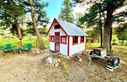 Evergreen House | Modern, 2 bedroom + loft cabin with beautiful view. Perfect getaway. Quiet!