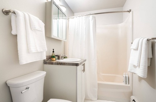 Northwest Colorado Springs Apartment | Modern Apartment in Prime Location (ID7160X43)